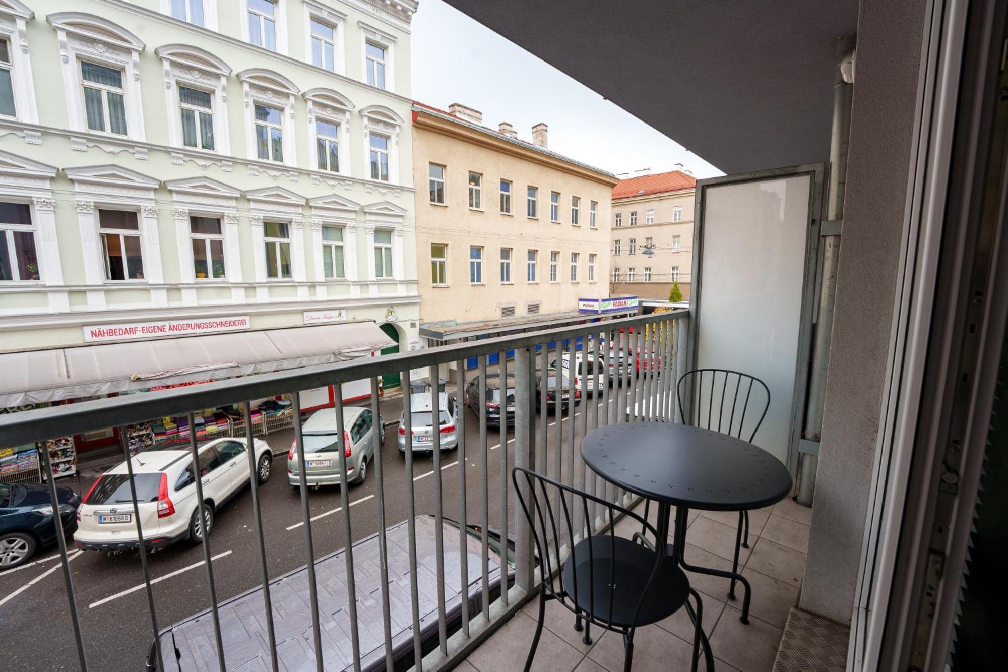 Central Living Apartments - Reumannplatz Вена Экстерьер фото